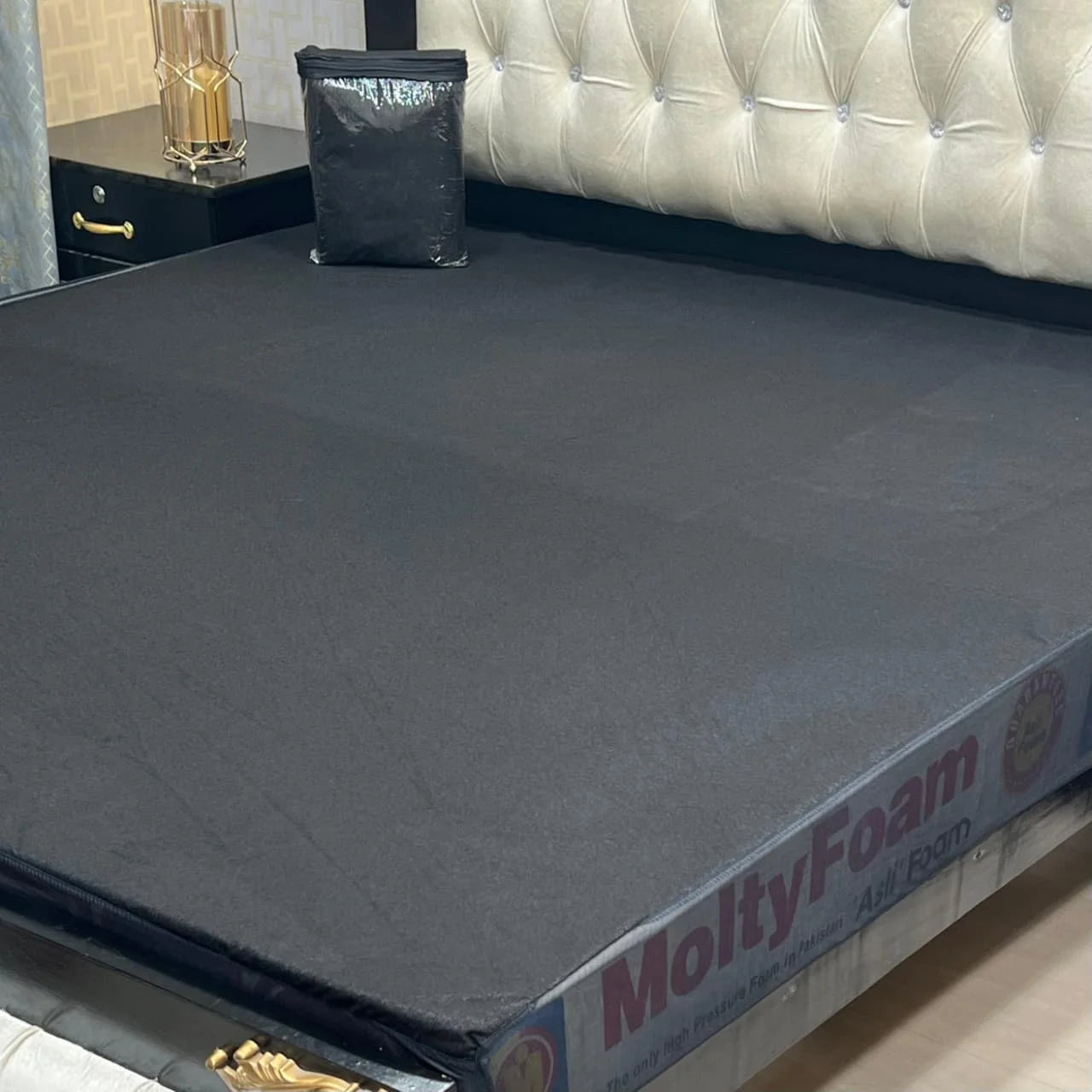 Soft & Breathable Plain Mattress Cover - Black